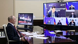 ولادیمیر پوتین در جلسه‌ای از طریق ویدئو کنفرانس در مورد منابع معدنی کمیاب، ۲۴ فوریه ۲۰۲۵