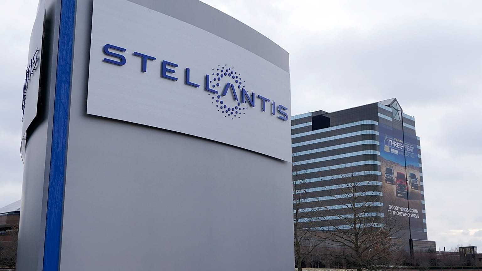Stellantis tabelası ABD'nin Michigan eyaletindeki Chrysler Teknoloji Merkezi'nin dışında görülüyor. 19 Ocak 2021.