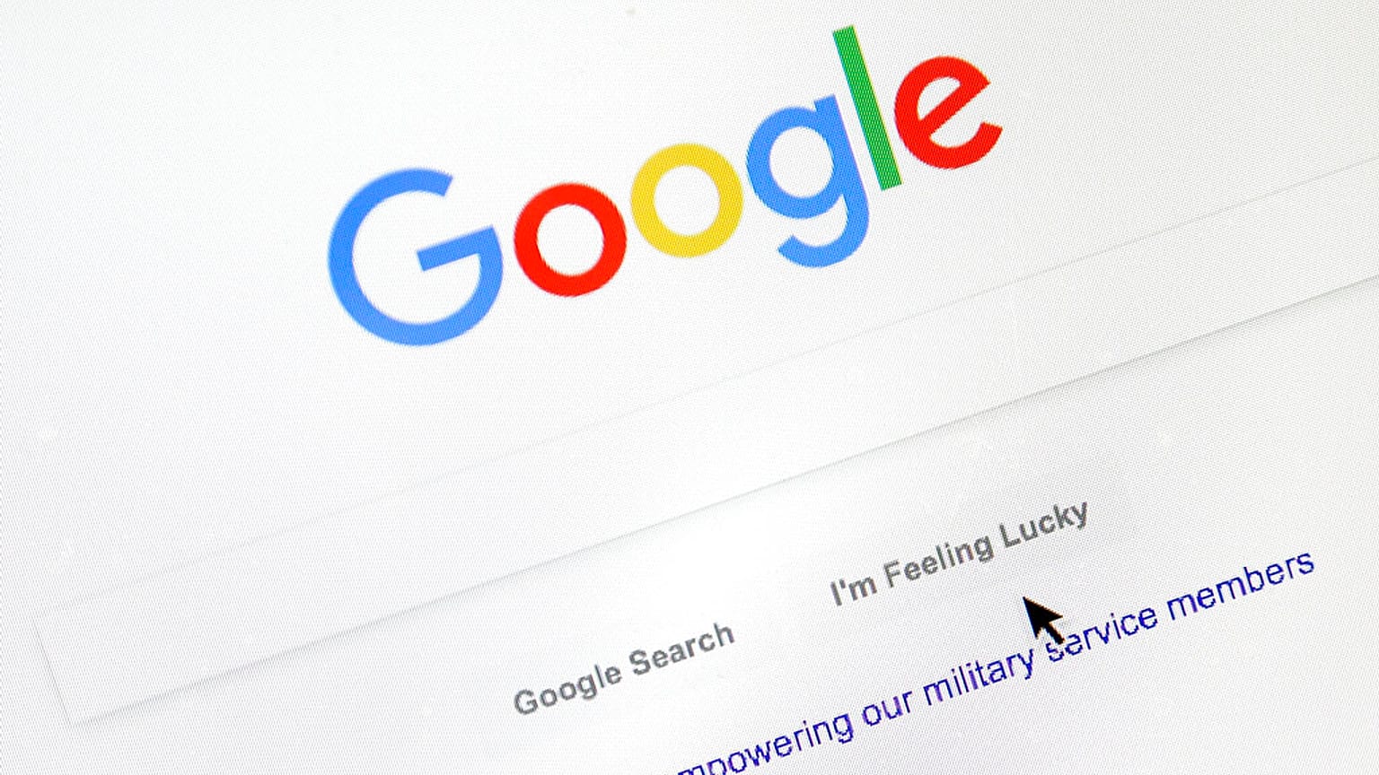 Комиссия установила, что Google самостоятельно указывает на свои сервисы в Google Search.