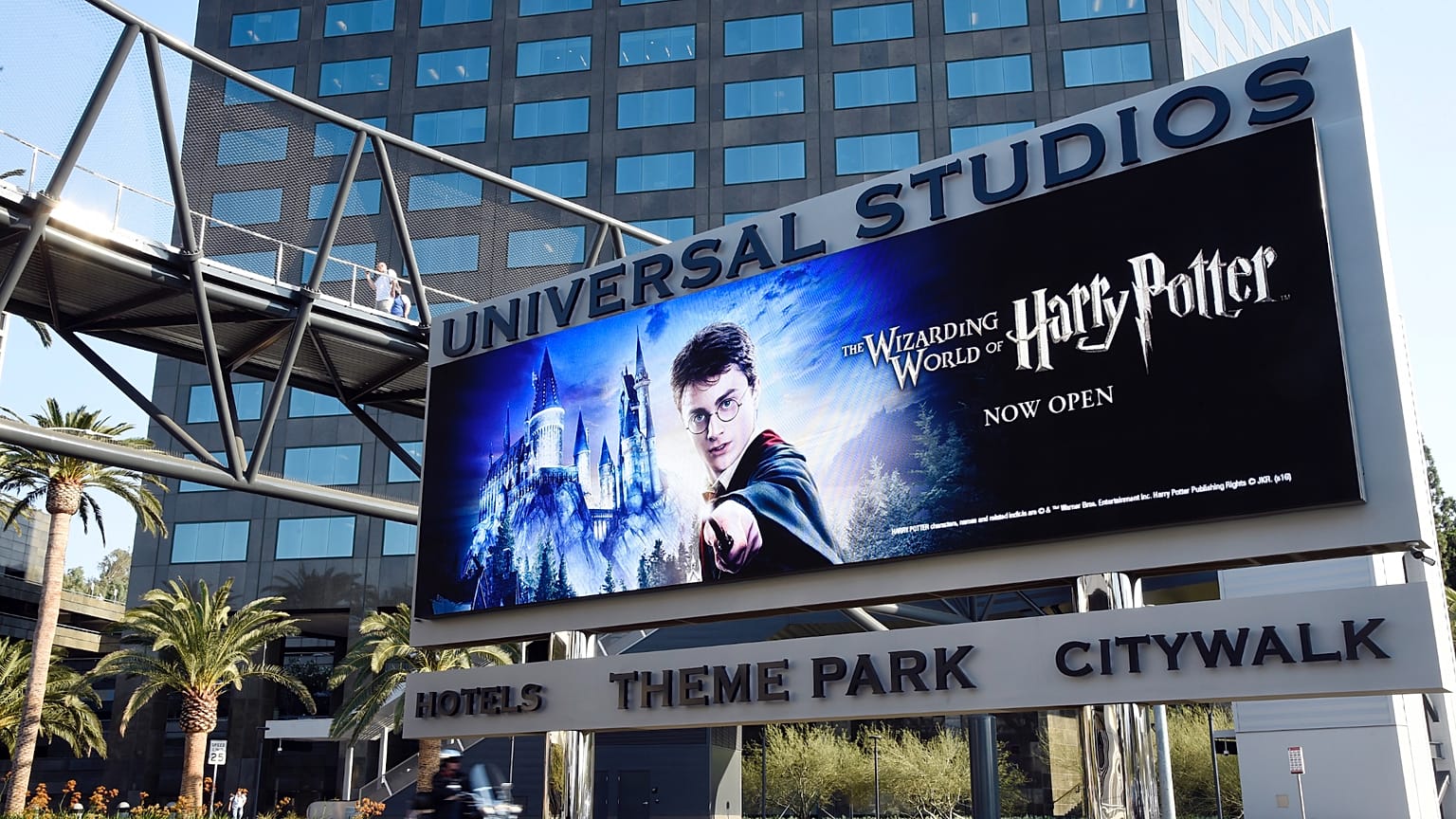 ARŞİV - Kaliforniya'daki Universal City'de bulunan Universal Studios'un girişi, 23 Ağustos 2016.