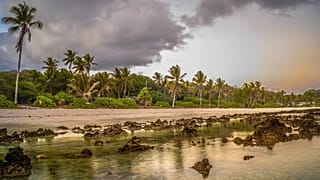 Nauru'nun kıyı şeridi erozyon ve denizlerin yükselmesi gibi çifte tehditle karşı karşıya