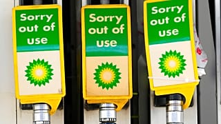 Londra'daki bir BP benzin istasyonunda kullanılmayan benzin pompaları, Salı, 7 Şubat 2023.