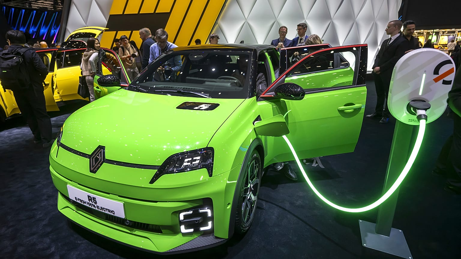 Новый электромобиль Renault R5 E-Tech представлен на 91-м Женевском международном автосалоне (GIMS) в Женеве, 26 февраля 2024 года.