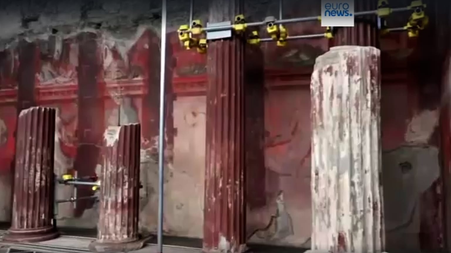 Scavi a Pompei stanno restituendo un incredibile ciclo di affreschi legati al culto di Dioniso