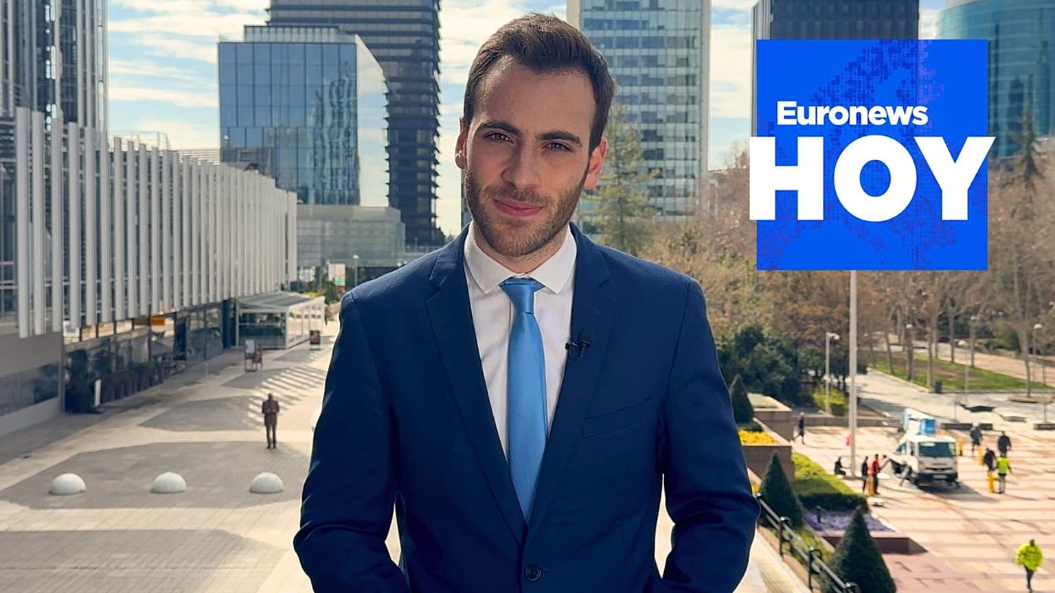 Roberto Macedonio presentando el Euronews Hoy del 27/02