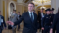 Президент Франции на встрече с американскими сенаторами в Вашингтоне, 24 февраля 2025 года.