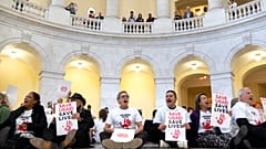 Az USAID-projektek leállítása ell tiltakozók Washingtonban