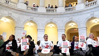 Az USAID-projektek leállítása ell tiltakozók Washingtonban