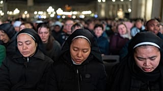 Após sinais de ligeira melhoria Papa Francisco "dormiu bem e está em repouso"