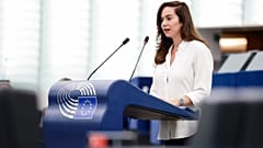 La eurodiputada Sarah Knafo durante una sesión plenaria.
