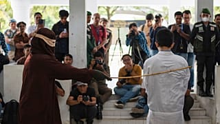 دو دانشجوی همجنسگرا در اندونزی به شلاق محکوم شدند