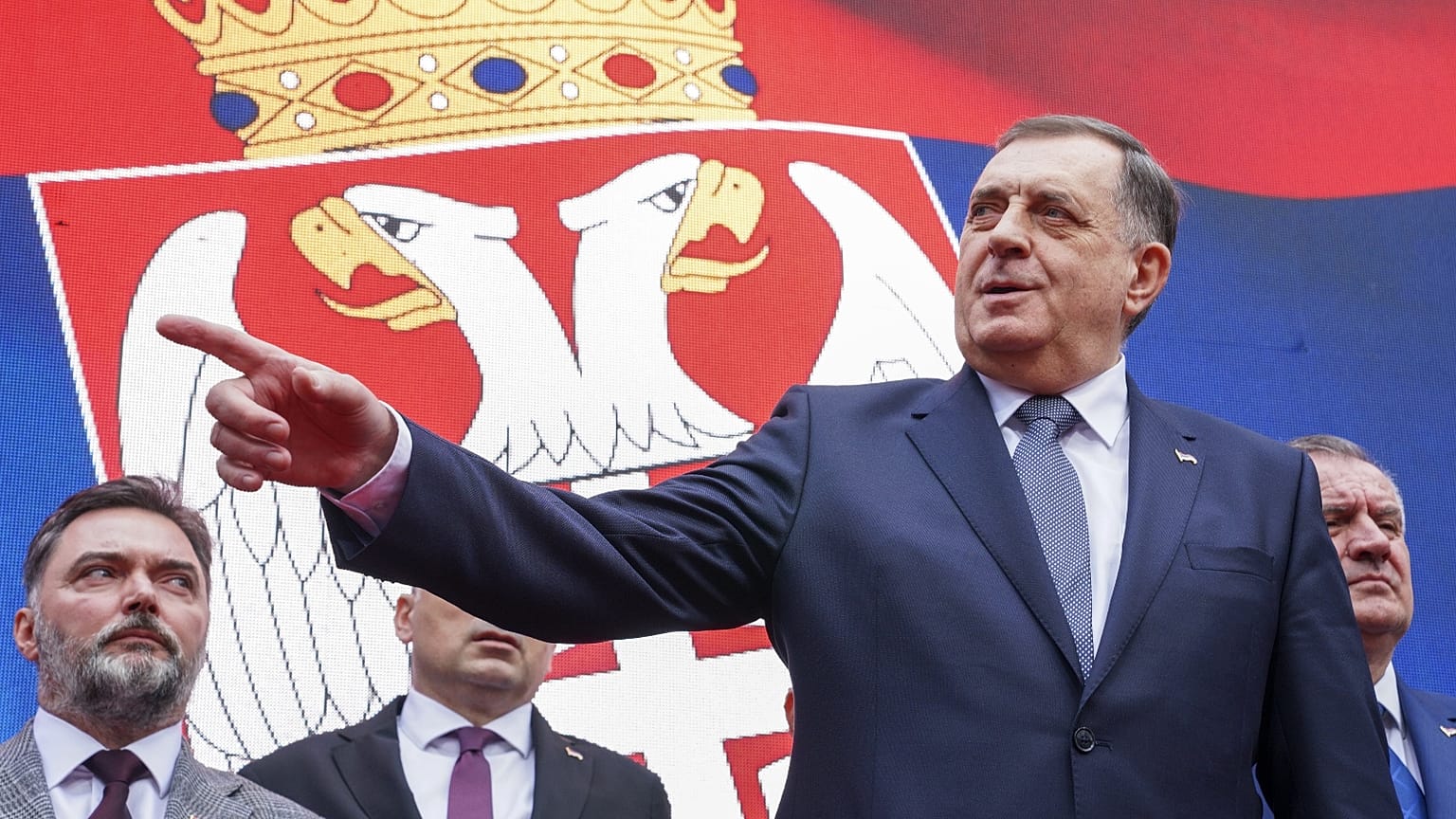 Milorad Dodik az elsőfokú ítélet kihirdetése után egy Banja Luka-i nagygyűlésen, 2025. február 25-én