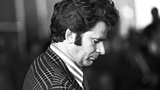 Le grand maître soviétique Boris Spassky joue contre divers membres du club d'échecs de l'ONU au rez-de-chaussée du bâtiment du secrétariat des Nations Unies, le 6 février 74