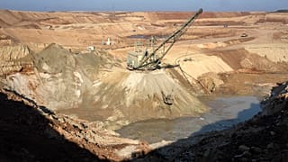 Вид на ильменитовый карьер в ущелье в центральном районе Кировограда, Украина, среда, 12 февраля 2025 года.