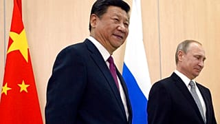 الرئيسان الروسي والصيني في لقاء عام 2015