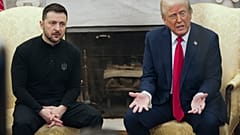 Präsident Donald Trump, rechts, trifft sich mit dem ukrainischen Präsidenten Volodymyr Zelenskyy im Oval Office im Weißen Haus, Freitag, 28. Februar 2025, in Washington