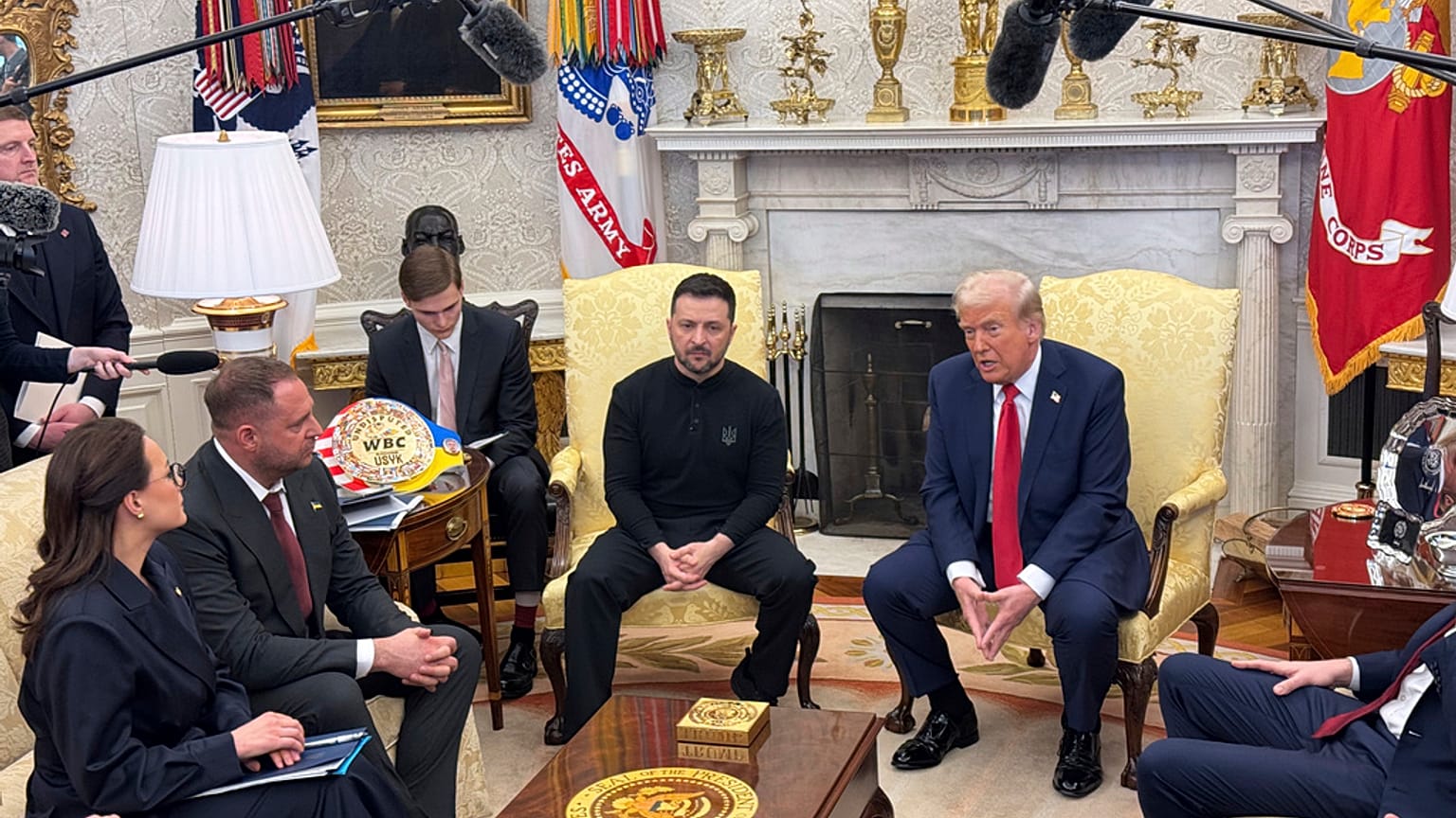 Prezydent Donald Trump spotyka się z prezydentem Ukrainy Wołodymyrem Zełenskim w Gabinecie Owalnym w Białym Domu w Waszyngtonie.