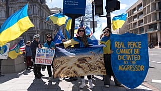Supporters of Ukraine's President Volodymyr Zelenskyy rally outside of the White House in Washington, 28 February, 2025