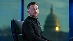 Volodymyr Zelenskyy macht eine Pause während eines Interviews mit Bret Baier während einer Aufzeichnung von FOX News Channel's Special Report with Bret Baier in Washington, Freitag, 28. Februar 2025.