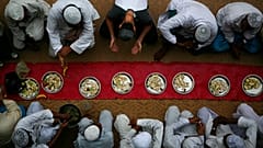 Wyznawcy islamu rozpoczynają miesięczny post - ramadan.