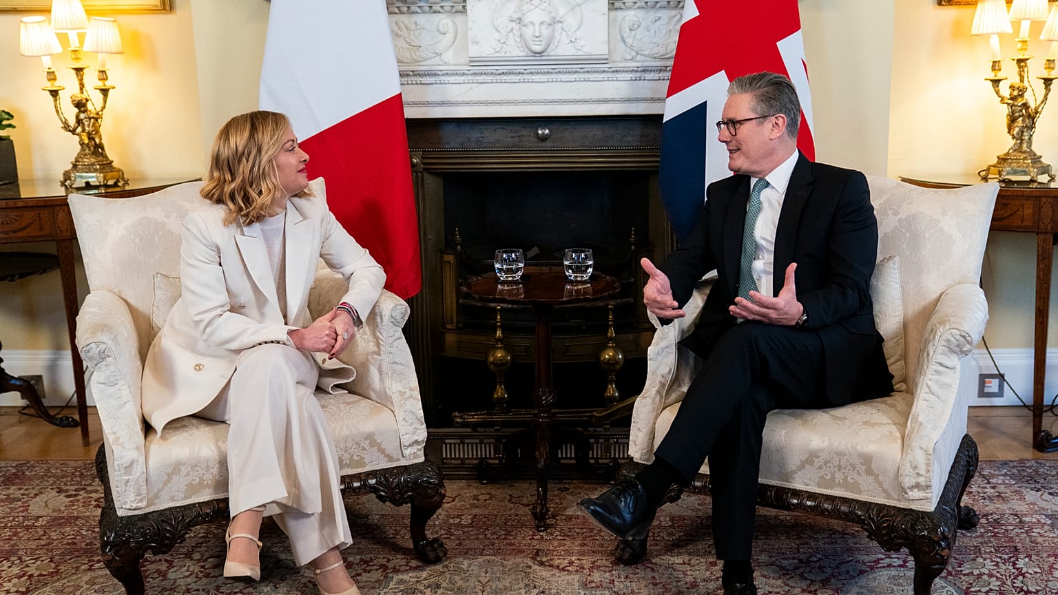 Britain's Prime Minster Keir Starmer and the Prime Minister of Italy Giorgia Meloni inside 10 Downing Street in London, 2 March, 2025