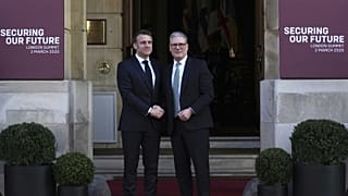 Starmer és Macron az európai vezetők londoni csúcstalálkozóján