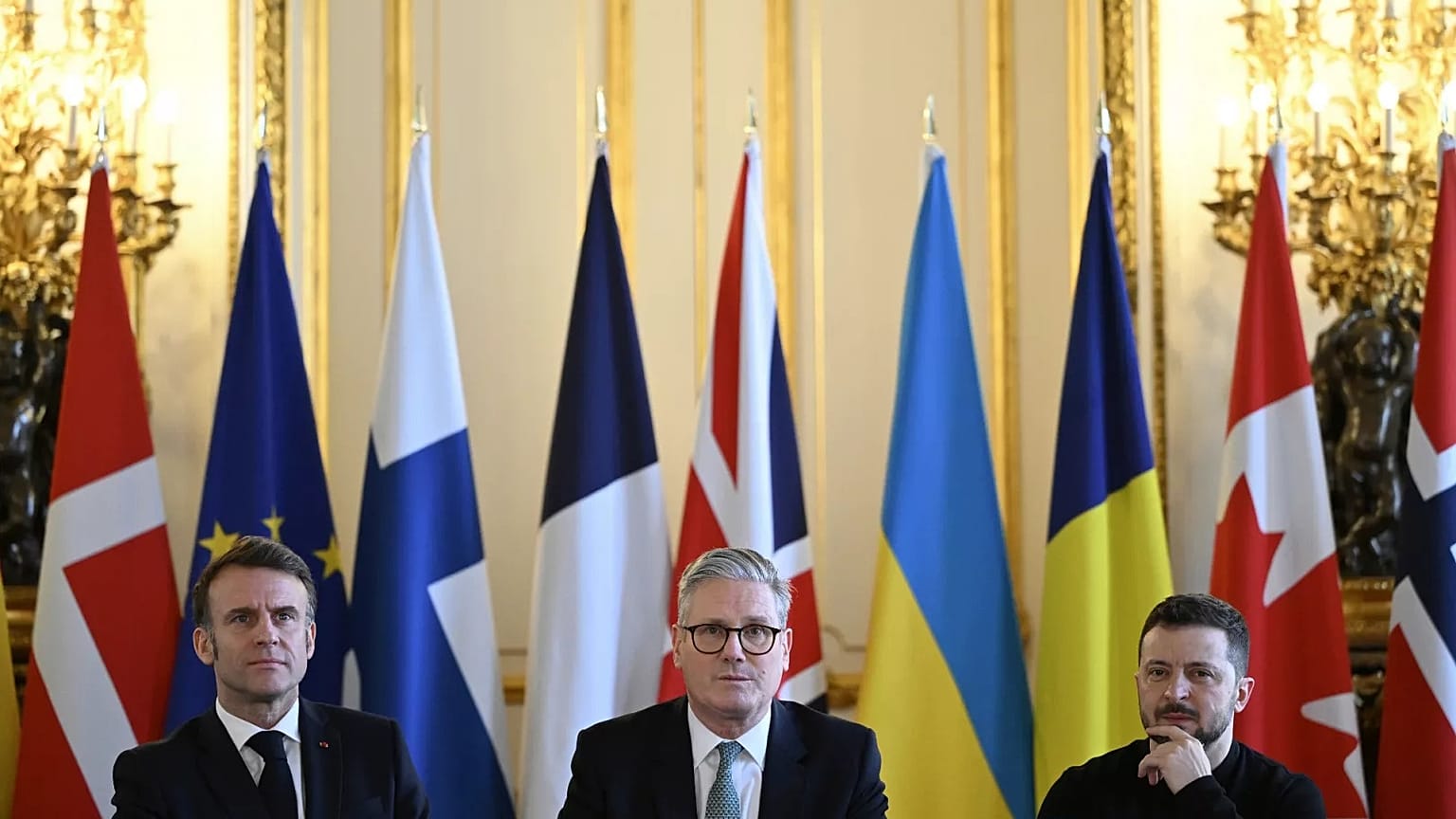 Fransa Cumhurbaşkanı, İngiltere Başbakanı ve Ukrayna Cumhurbaşkanı (soldan sağa) Ukrayna konulu Londra zirvesinde