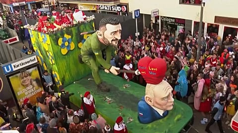 float of Ukrainian President Volodymyr Zelenskyy and Russian President Vladimir Putin