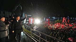 CHP İstanbul İl Başkanı Özgür Çelik, tutuklanan Beykoz Belediye Başkanı Alaattin Köseler için Beykoz'da partililere seslenirken, 3 Mart 2025