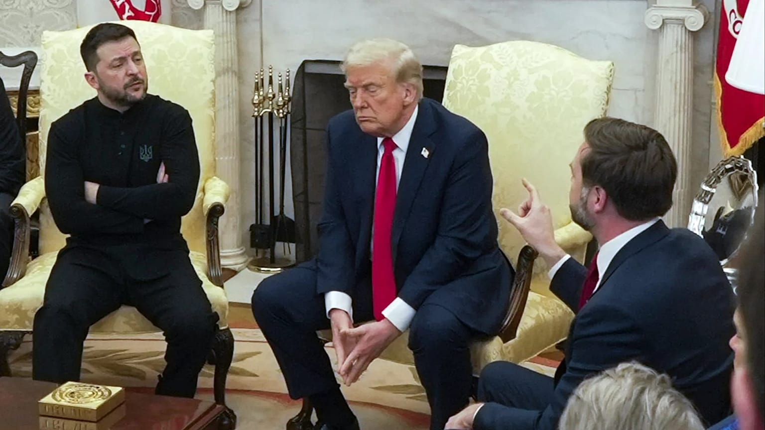 Ukrayna lideri Volodimir Zelenskiy (solda) ABD Başkanı Donald Trump (ortada) ABD Başkan Yardımcısı JD Vance (sağda)