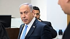 İsrail Başbakanı Benjamin Netanyahu, 12 Şubat 2025, Çarşamba günü Tel Aviv'deki bölge mahkemesinde yolsuzluk suçlamasıyla yargılandığı davaya katıldı.