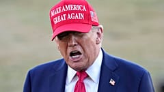 Donald Trump Ukrayna'ya yapılan askeri yardımı geçici olarak askıya aldı.