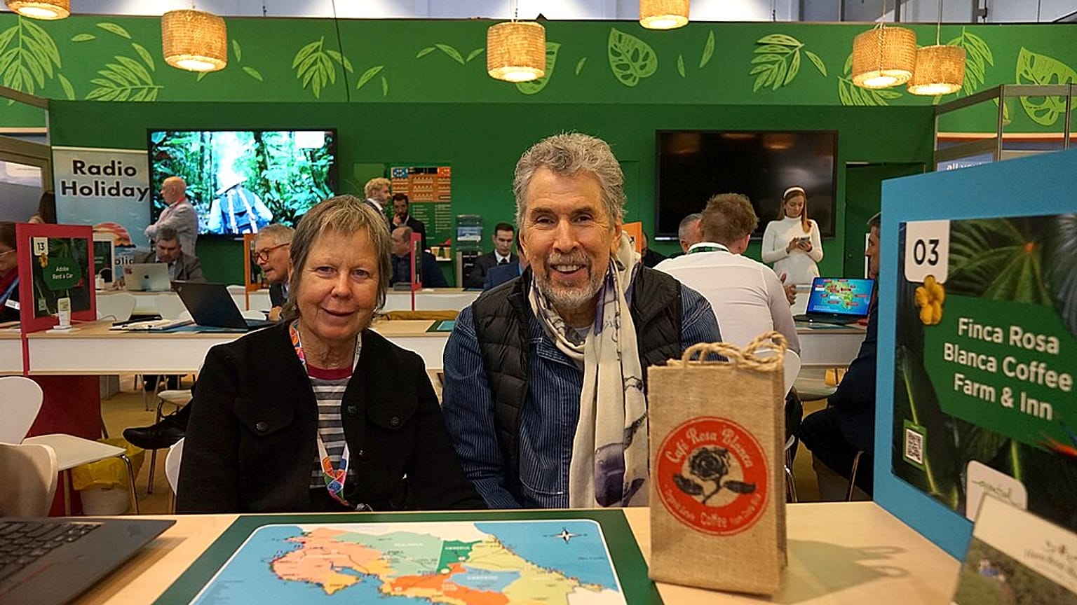 Kosta Rika'da çevre dostu bir otel ve kahve plantasyonu işleten Glenn Jampol ve Teri Osmann ITB Berlin Ticaret Fuarı 2023