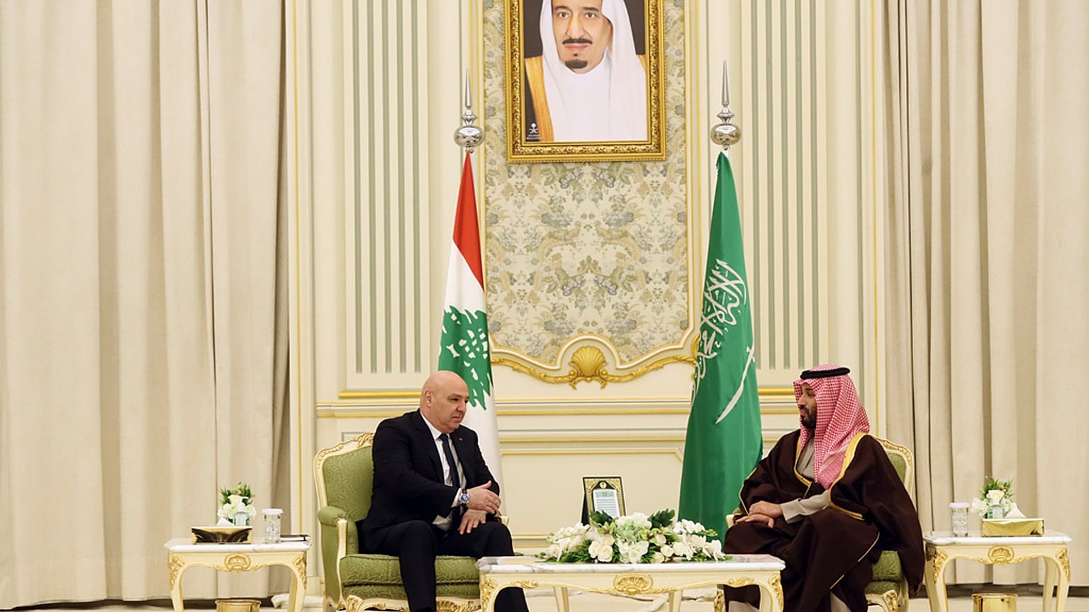 ولي العهد السعودي محمد بن سلمان والرئيس اللبناني جوزيف عون 