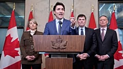 Premierminister Justin Trudeau hält am Dienstag, 4. März 2025, in Ottawa eine Pressekonferenz zu den von den USA verhängten Zöllen ab.