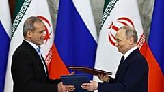 مسعود پزشکیان، در دیدار با ولادیمیر پوتین همتای روس خود در کاخ کرملین، مسکو. ۱۷ ژانویه ۲۰۲۵ میلادی 