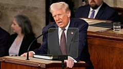 Präsident Donald Trump spricht vor einer gemeinsamen Sitzung des Kongresses im Kapitol in Washington, Dienstag, 4. März 2025.