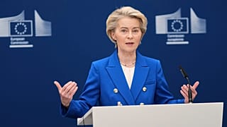 A Presidente da Comissão Europeia, Ursula von der Leyen, apresenta o pacote de defesa em Bruxelas.