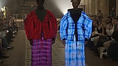 Screenshot - Anrealage verwendet Bildschirme in der Ready-to-Wear-Show für den Herbst