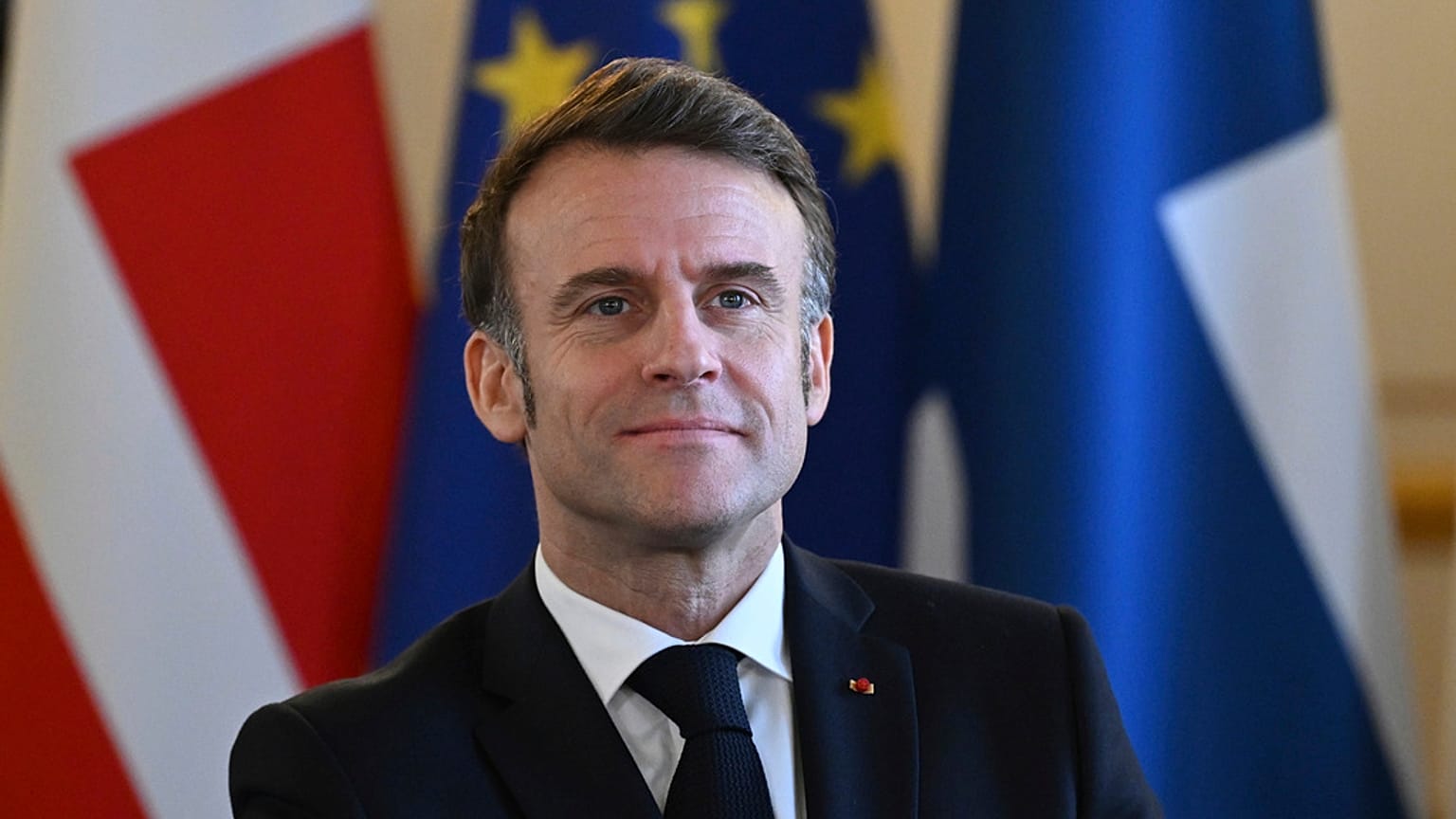 O Presidente francês Emmanuel Macron na cimeira dos líderes europeus para discutir a Ucrânia, organizada pelo Primeiro-Ministro britânico Keir Starmer, na Lancaster House, em Londres, em março de 2025.
