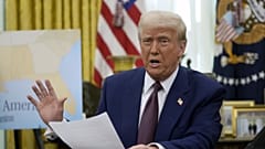 Az amerikai elnök az Ovális Irodában