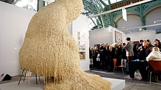 A párizsi FIAC hasonlóan fontos esemény a kortárs művészettel foglalkozók körében.