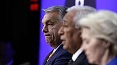 Orbán Viktor mellett Antonio Costa, az Európai Tanács, és Ursula von der Leyen, a Bizottság elnöke