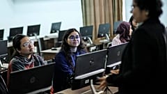 Kobiety są niedostatecznie reprezentowane w każdej części ekosystemu technologicznego UE - wynika z nowego indeksu. 