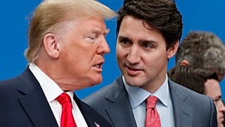 Donald Trump amerikai elnök és Justin Trudeau kanadai miniszterelnök beszélget a NATO kerekasztal-találkozója előtt az angliai Watfordban található The Grove szállodában és üdülőhelyen, 2019. december 4-én.