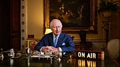 Kral yayını Buckingham Sarayı'ndaki ofisinde kaydetti