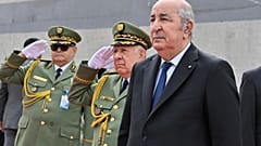 Ο πρόεδρος της Αλγερίας Abdelmadjid Tebboune στα εγκαίνια μιας μονάδας αφαλάτωσης θαλασσινού νερού στην Tipasa της Αλγερίας. 