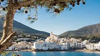 Imagen de Cadaqués, un pueblo situado en la costa catalana, en el Mediterráneo.