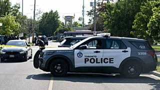 Toronto polisi 2024'te bir olaya müdahale ediyor