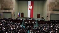 Il primo ministro polacco Donald Tusk parla al Sejm, la camera bassa del Parlamento, il 7 marzo 2025, a Varsavia, in Polonia.
